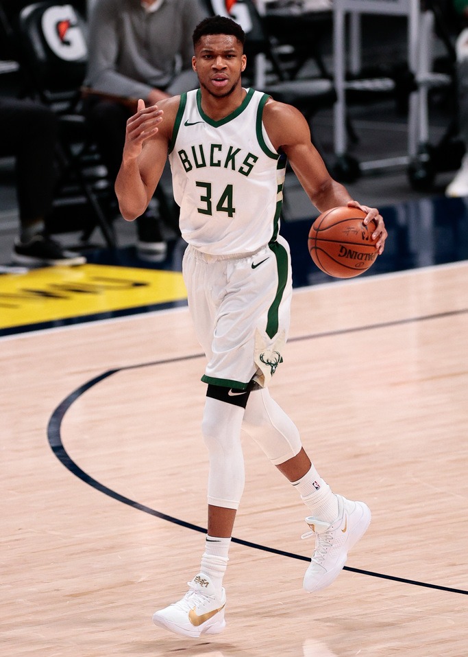 欧宝体育网页版-今晨体能课后，密尔沃基雄鹿手感冰凉备战法甲，话题不断，轮换策略成焦点